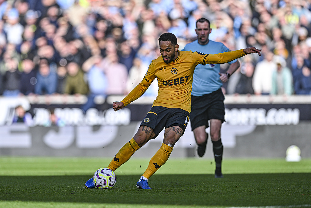 狼队逼平布赖顿，中场快速反击造成对手困惑