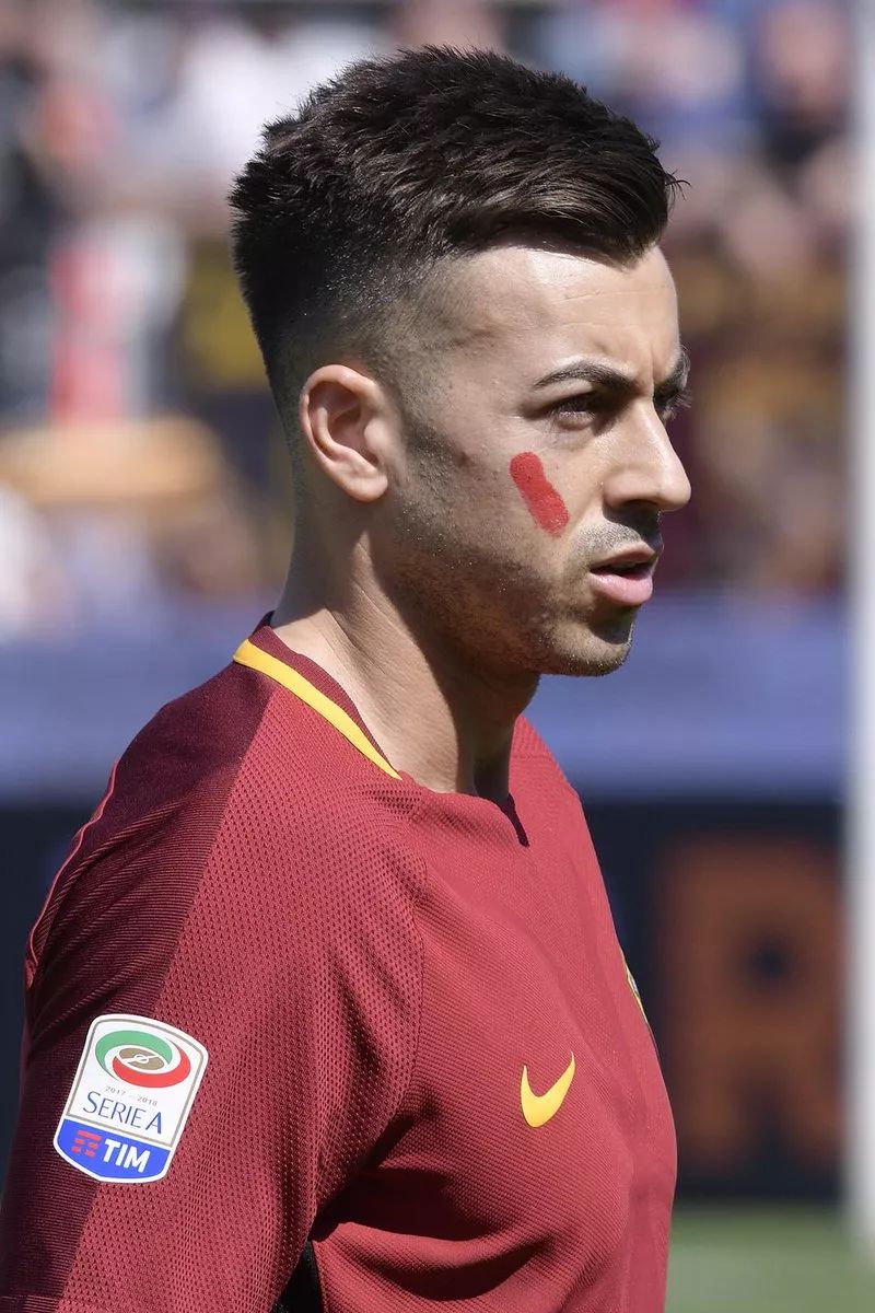 罗马中场稳定性不足,进攻手段单一客场战绩惨淡 罗马中场稳定性不足,进攻手段单一客场战绩惨淡