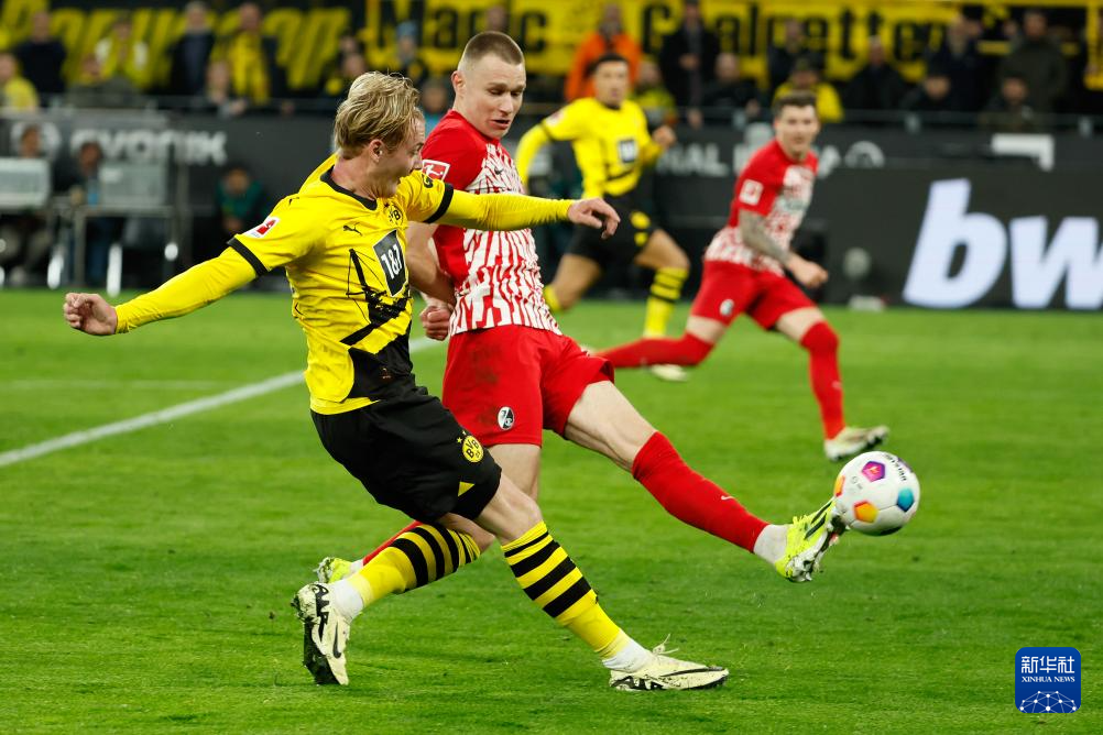 雷速足球直播平台-弗赖堡连胜，德国足球联赛追赶势头强劲