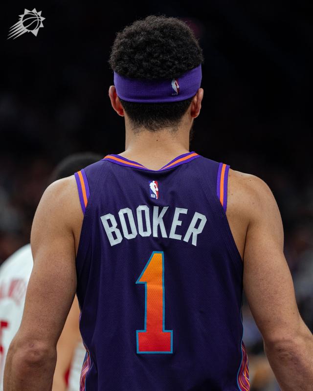 太阳客场落败！！！布克替补席仍不够