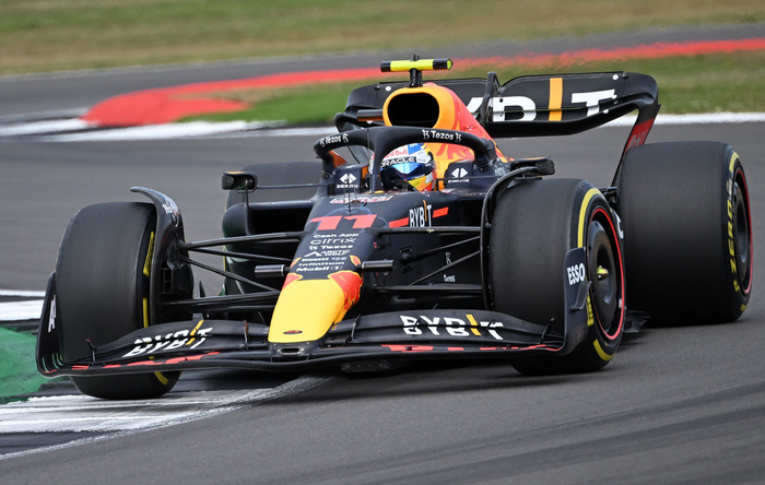 哈斯车队绝杀梅赛德斯，塞恩斯点燃赛场