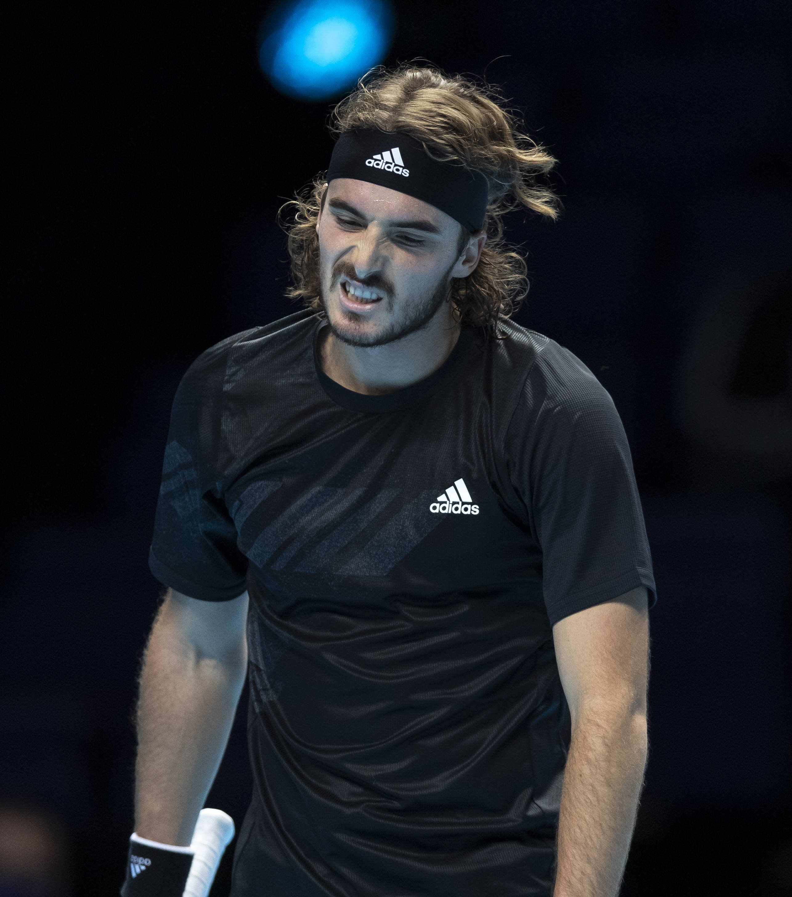 ATP总决赛逆转年终总决赛，西西帕斯惊艳四座