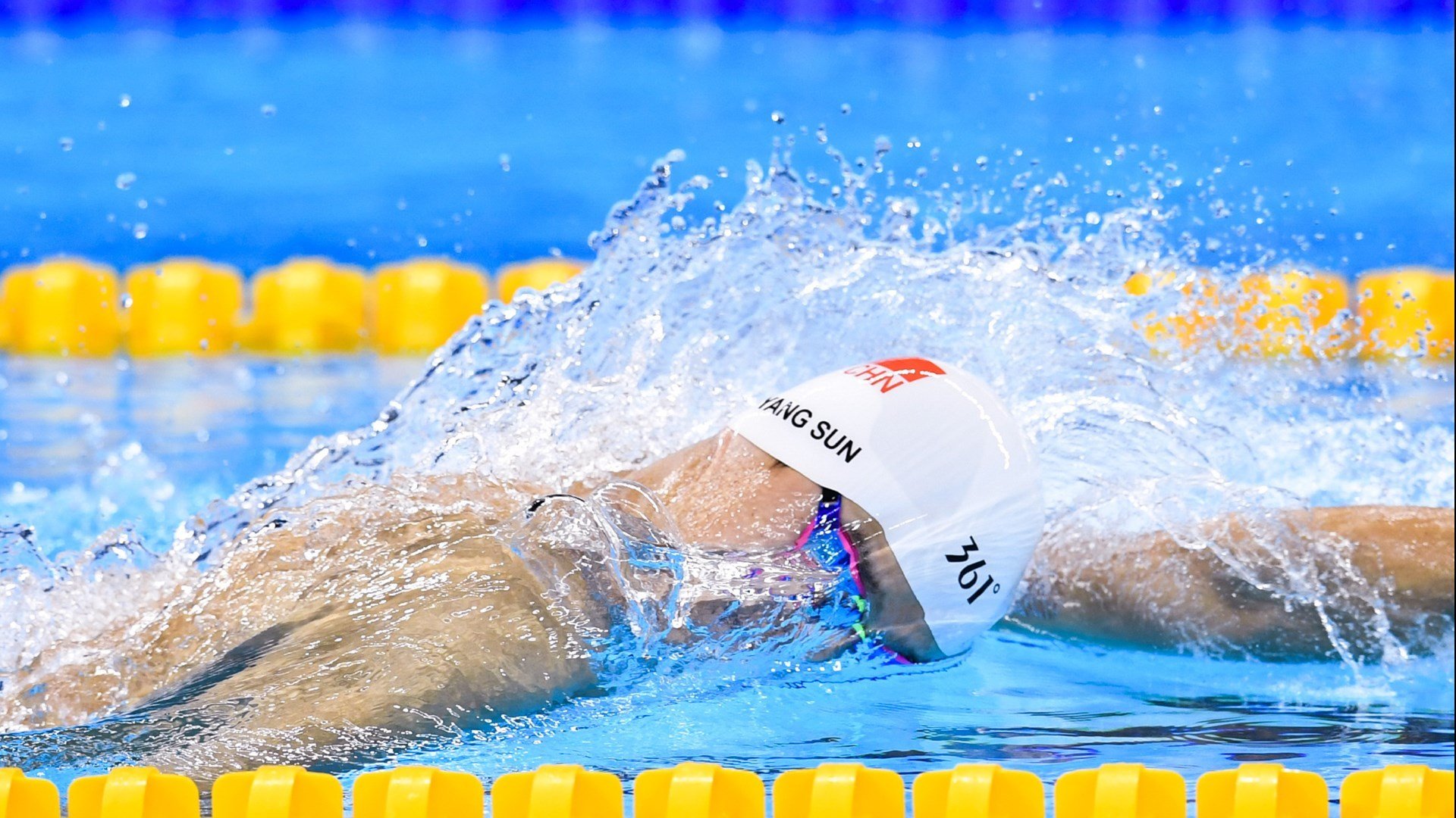 克莱·汤普森，季后赛之夜的攻防交响诗